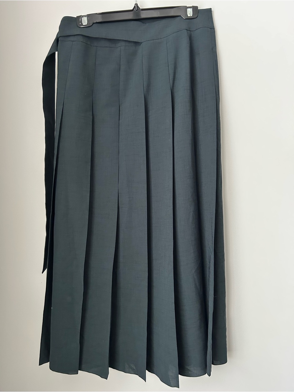 COS Pleated Skirt With D-Ring Belt - Picture 4 of 8